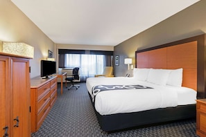 Zimmer, 1 King-Bett, barrierefrei | Hochwertige Bettwaren, Pillowtop-Betten, Schreibtisch