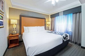 Suite, 1 King Bed | Premium bedding, pillowtop beds, desk, blackout drapes