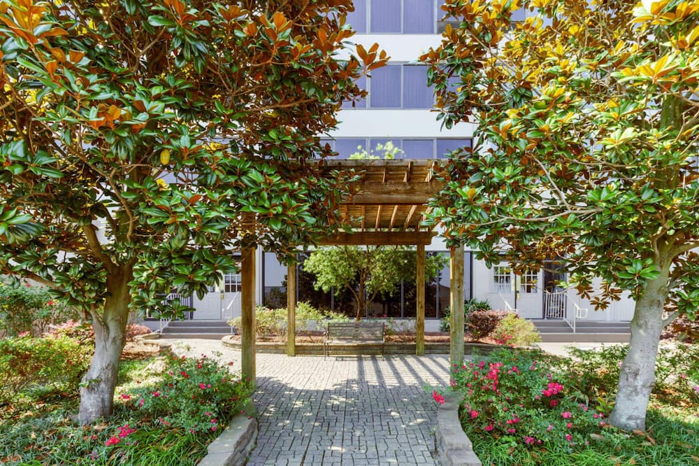 La Quinta Inn & Suites by Wyndham New Orleans Airport