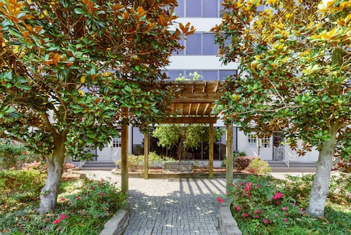 La Quinta Inn & Suites by Wyndham New Orleans Airport