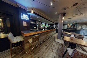 Bar (on property) - Village Hotel Swindon (Swindon)