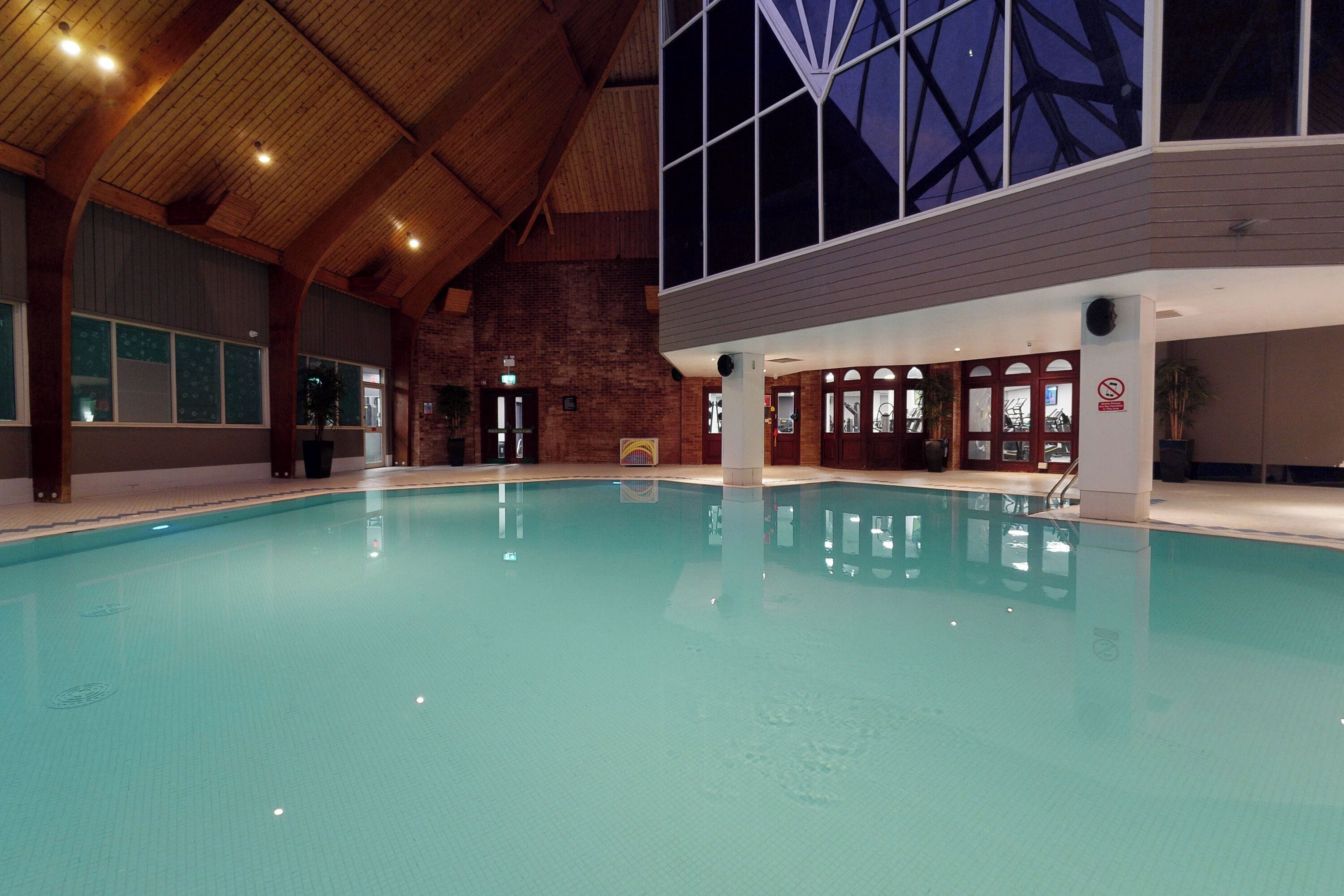 Indoor pool, sun loungers
