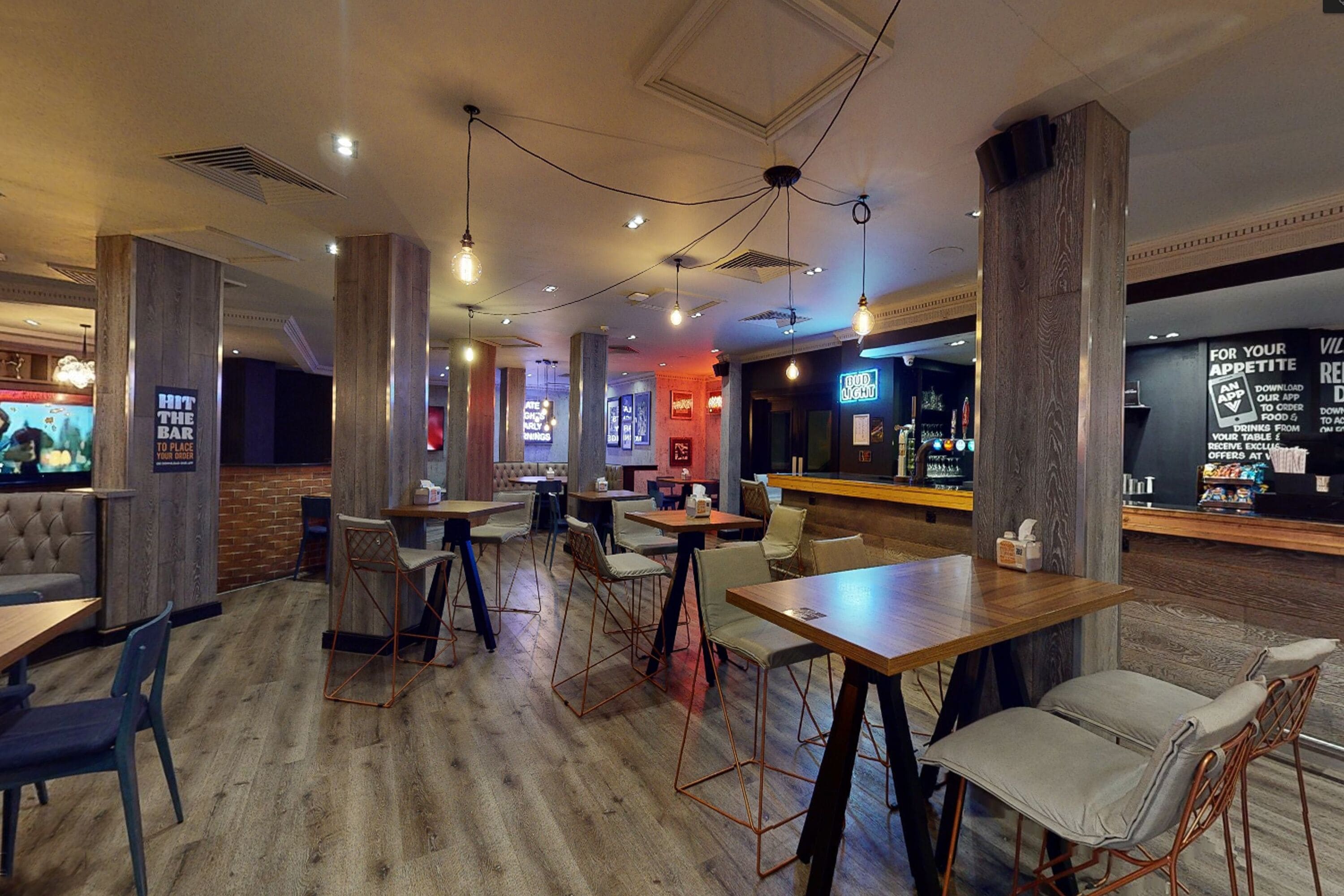 Breakfast, lunch, dinner served; international cuisine 