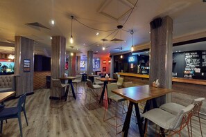 Breakfast, lunch, dinner served; international cuisine 