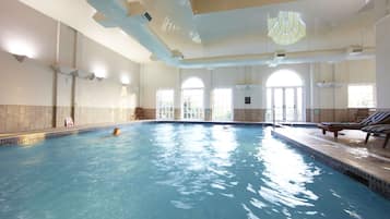 Indoor pool, sun loungers
