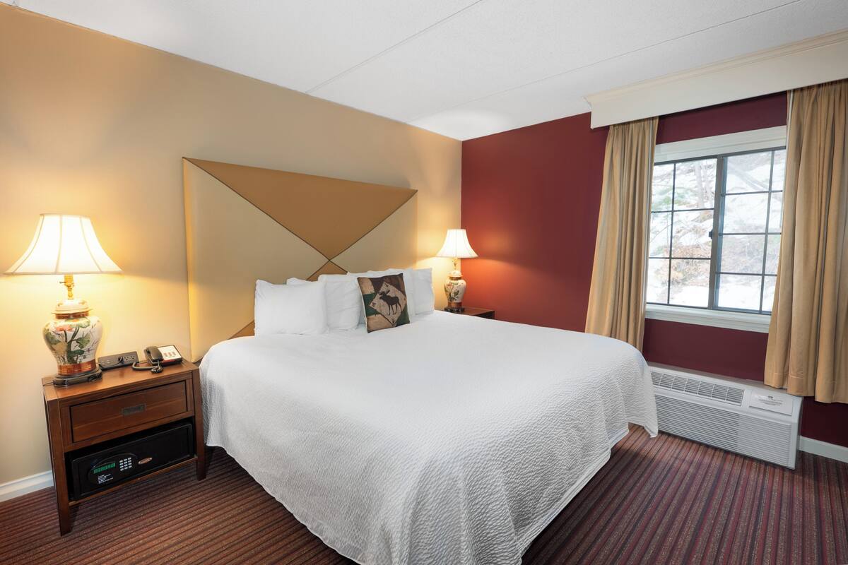 King Fireplace Suite | Coffres-forts dans les chambres, bureau, rideaux occultants