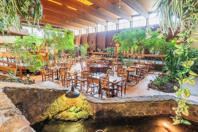 西黎巴嫩炉边套房酒店