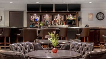 2 restaurants, breakfast, lunch, dinner served; American cuisine