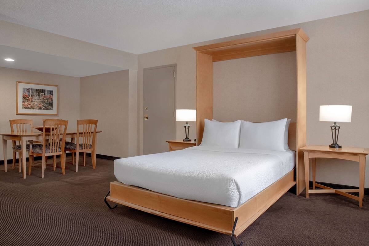 套房 (1 Murphy Bed, 1 Room) | 書桌、遮光布/窗簾、熨斗/熨衣板、免費搖籃/嬰兒床