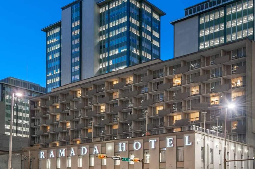 Ramada Plaza by Wyndham Calgary Downtown
