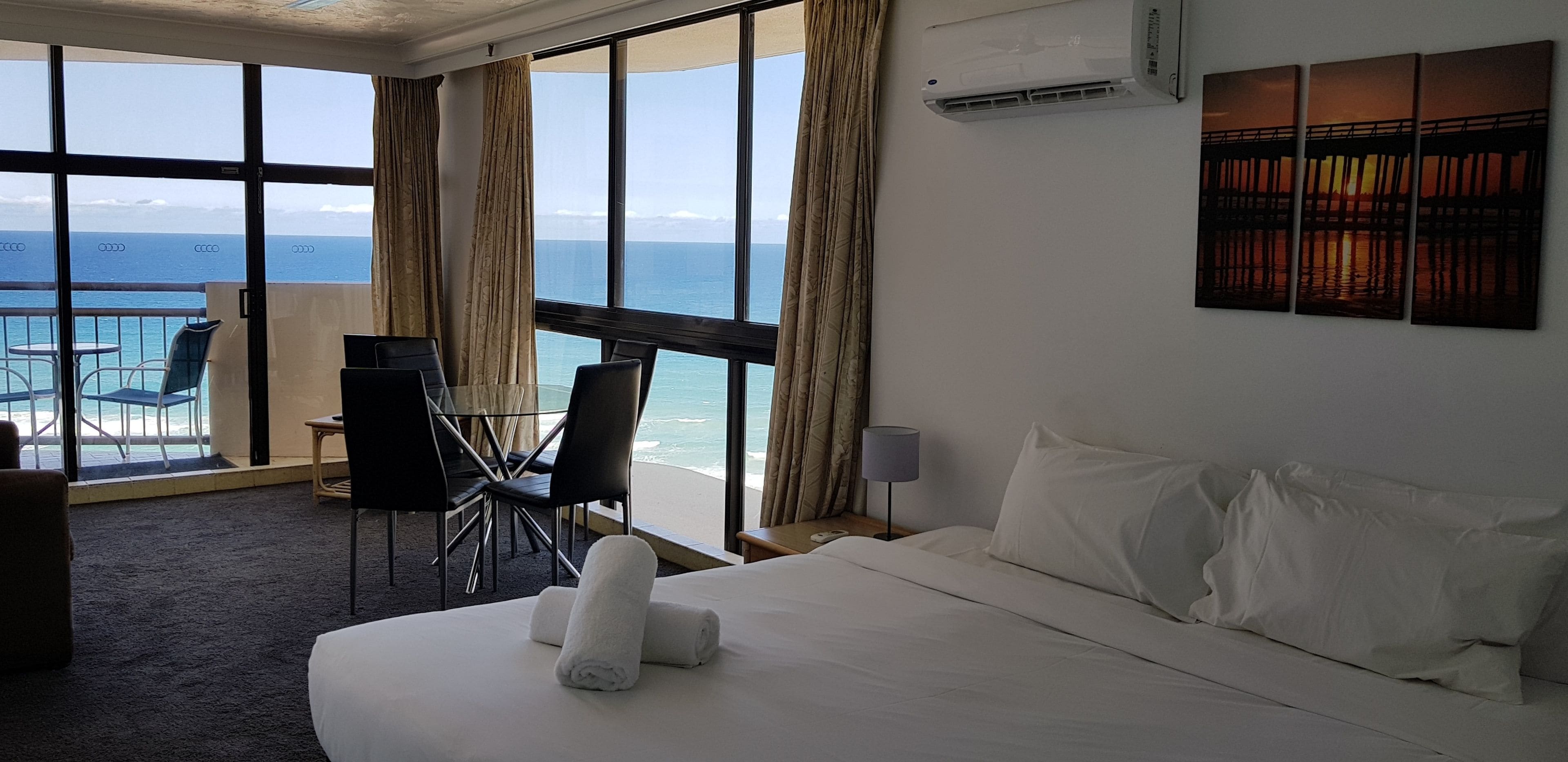 Budget Studio Room (King) | Individually decorated, individually furnished, blackout drapes