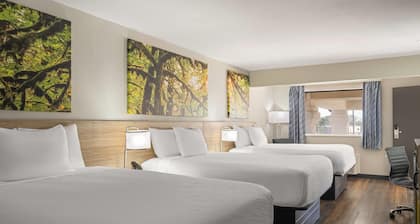 Days Inn & Suites by Wyndham Byram