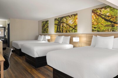 Days Inn & Suites by Wyndham Byram