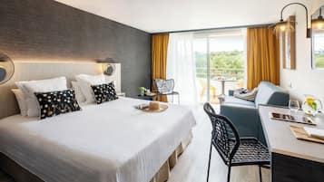 Kahden hengen superior-huone, parveke | 1 makuuhuone, ylelliset vuodevaatteet, tallelokero huoneessa