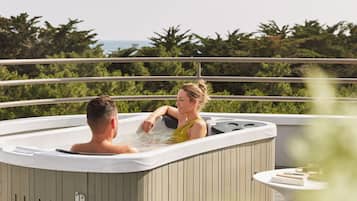 Suite (Bulle Horizon) | Premium bedding, in-room safe, individually furnished, desk