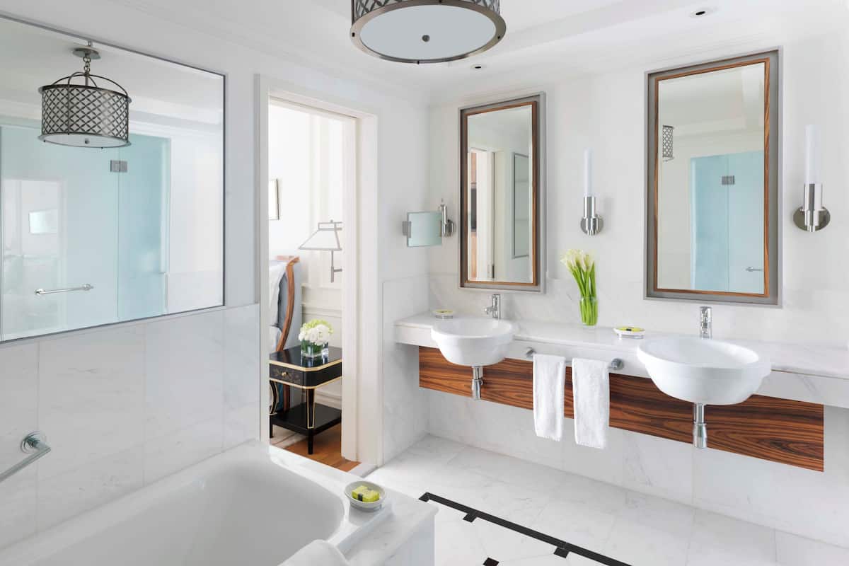Separate tub and shower, free toiletries, hair dryer, bathrobes