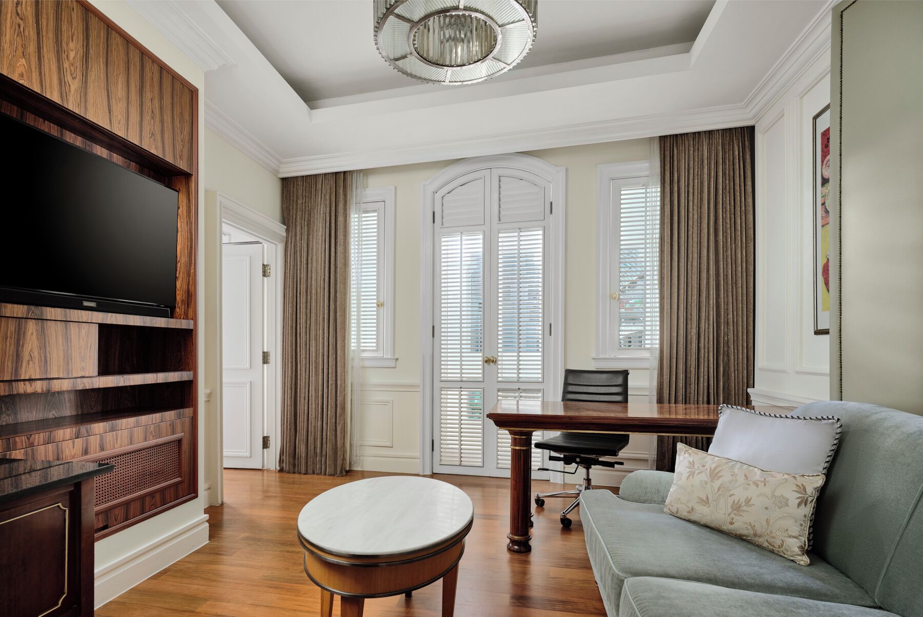 Club Suite, 1 Bedroom | Minibar, in-room safe, desk, laptop workspace