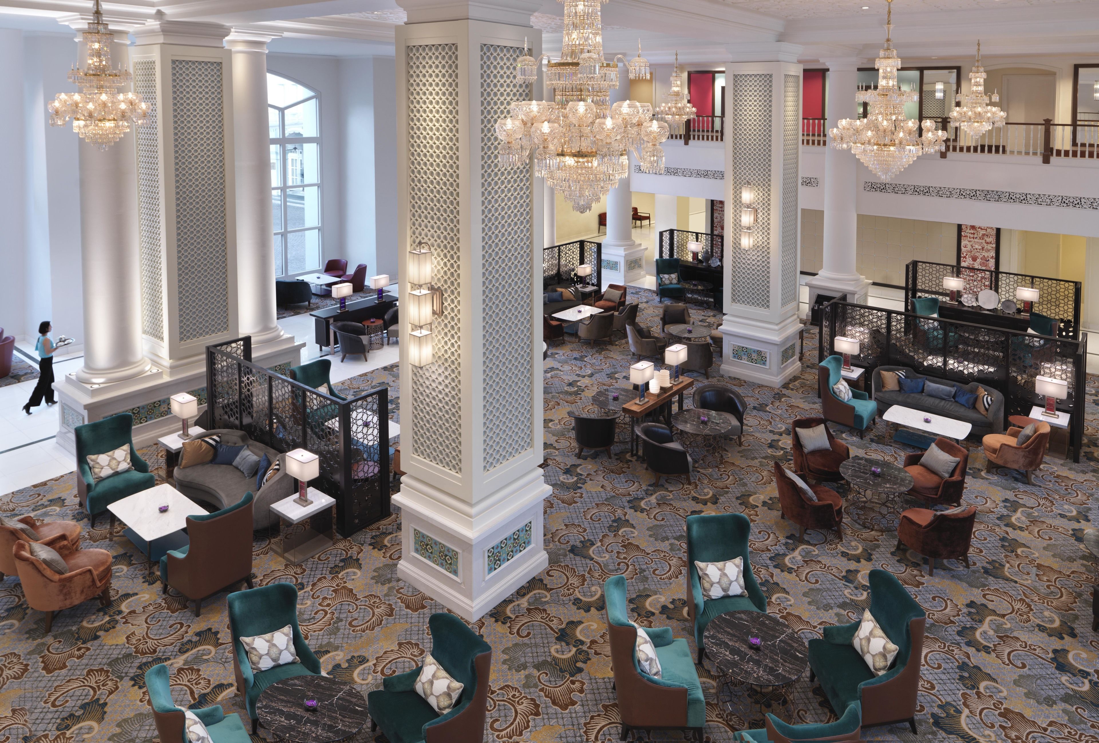 2 restaurantes, com serviço de almoço e jantar; culinária chinesa