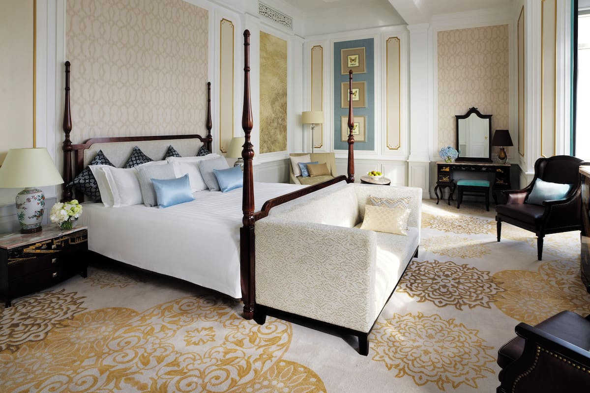 Presidential Suite, 1 Bedroom | Minibar, in-room safe, desk, laptop workspace