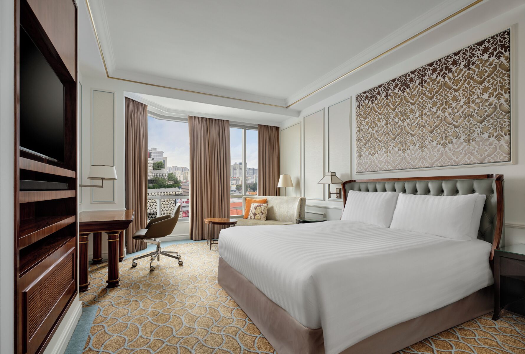 Minibar, coffres-forts dans les chambres, bureau