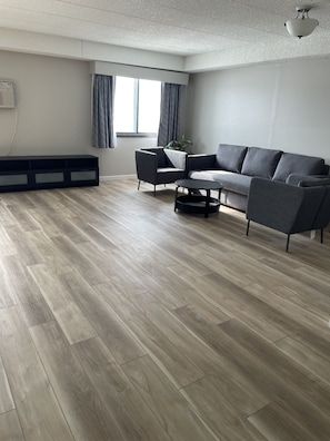 Efficiency, Chambre, 1 grand lit, non-fumeur | Bureau, rideaux d’obscurcissement, système d’insonorisation