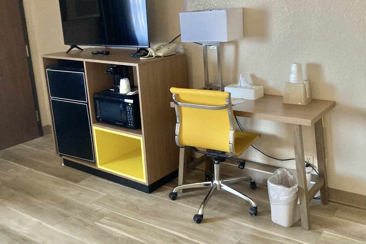 suite, 1 king bed with sofa bed, non smoking | desk, blackout curtains, soundproofing, iron/ironing board