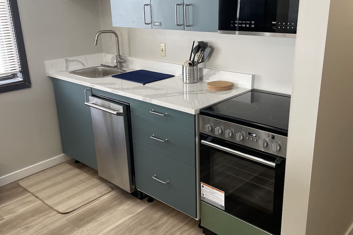 fridge, microwave, coffee/tea maker