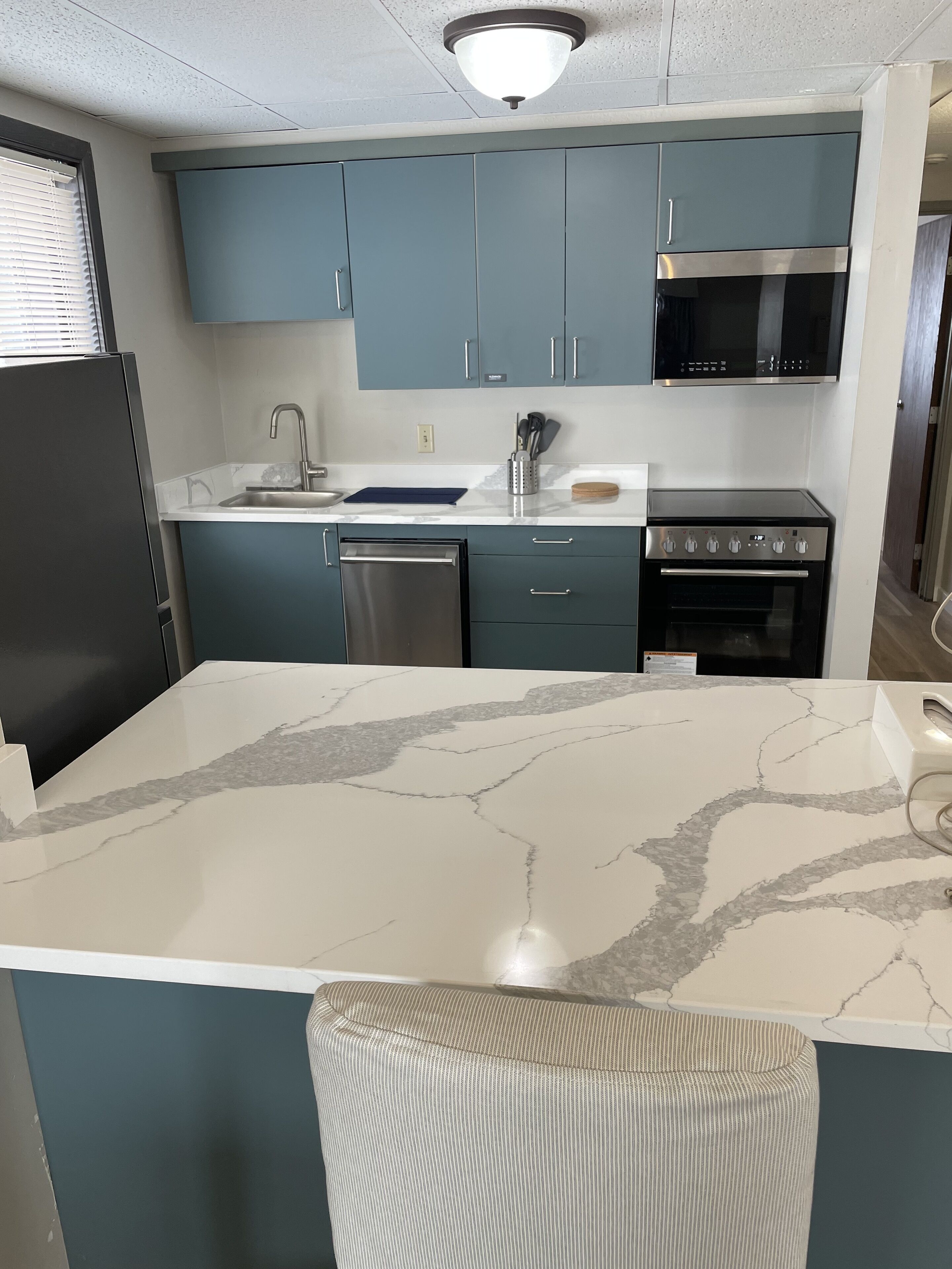 Efficiency, Room, 1 Queen Bed, Non Smoking | Private kitchen | Fridge, microwave, coffee/tea maker