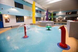 2 indoor pools - Travelodge by Wyndham Saskatoon (Saskatoon)