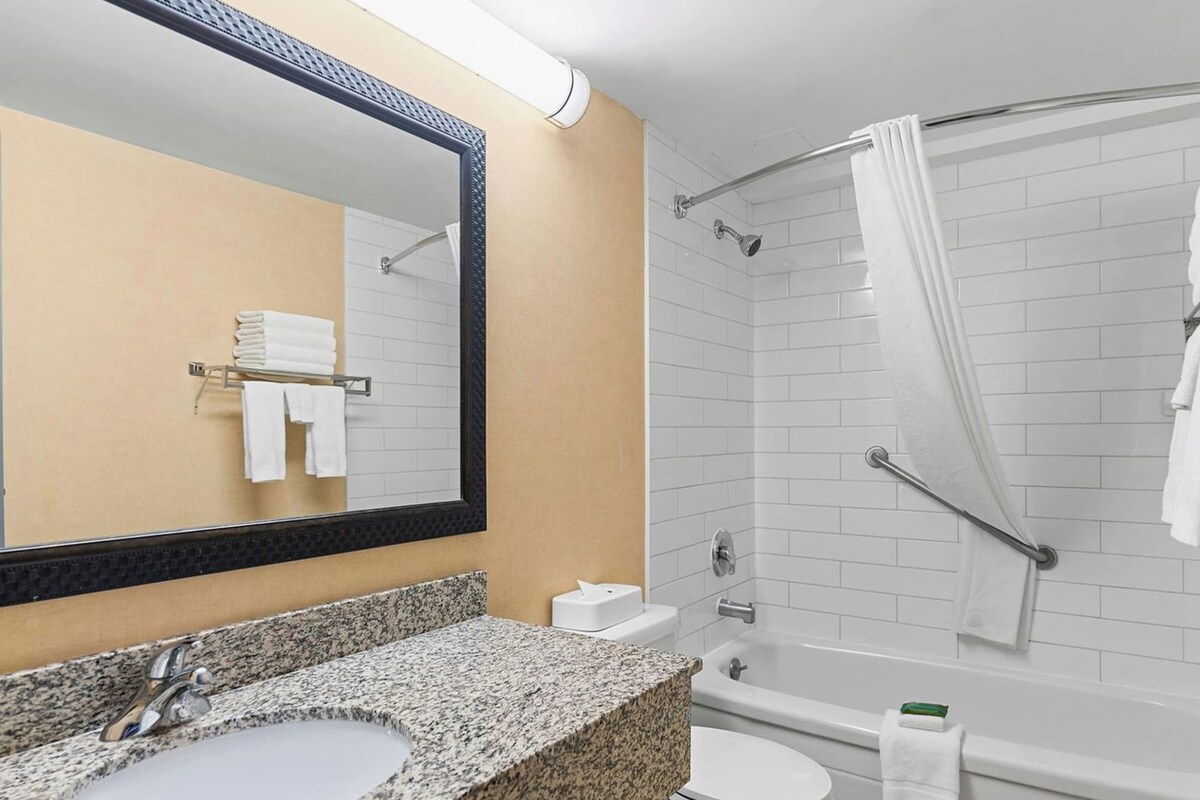 Bathroom | Free toiletries, hair dryer, towels