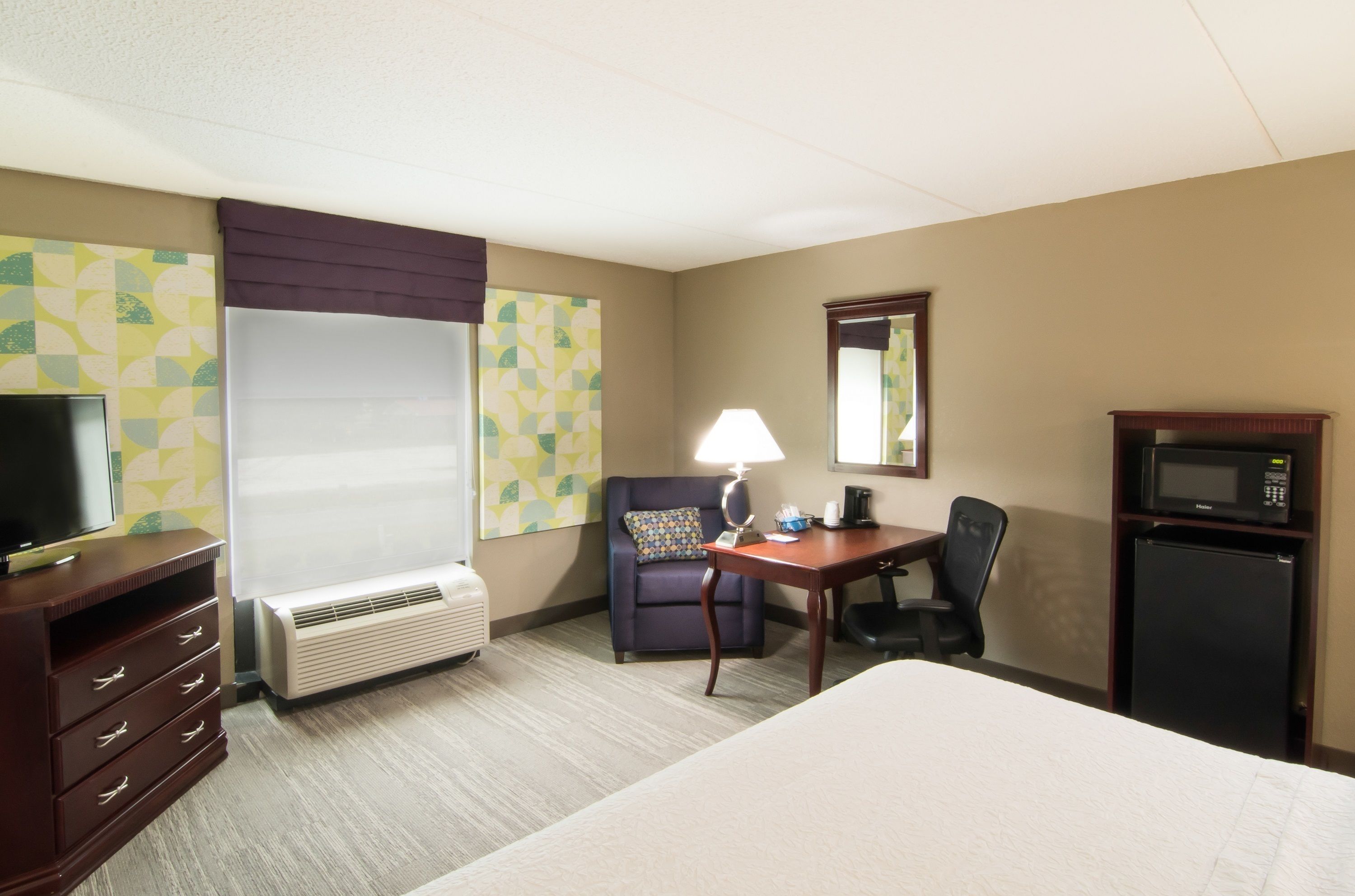 One king bed non smoking | In-room safe, iron/ironing board, WiFi (free), bed sheets