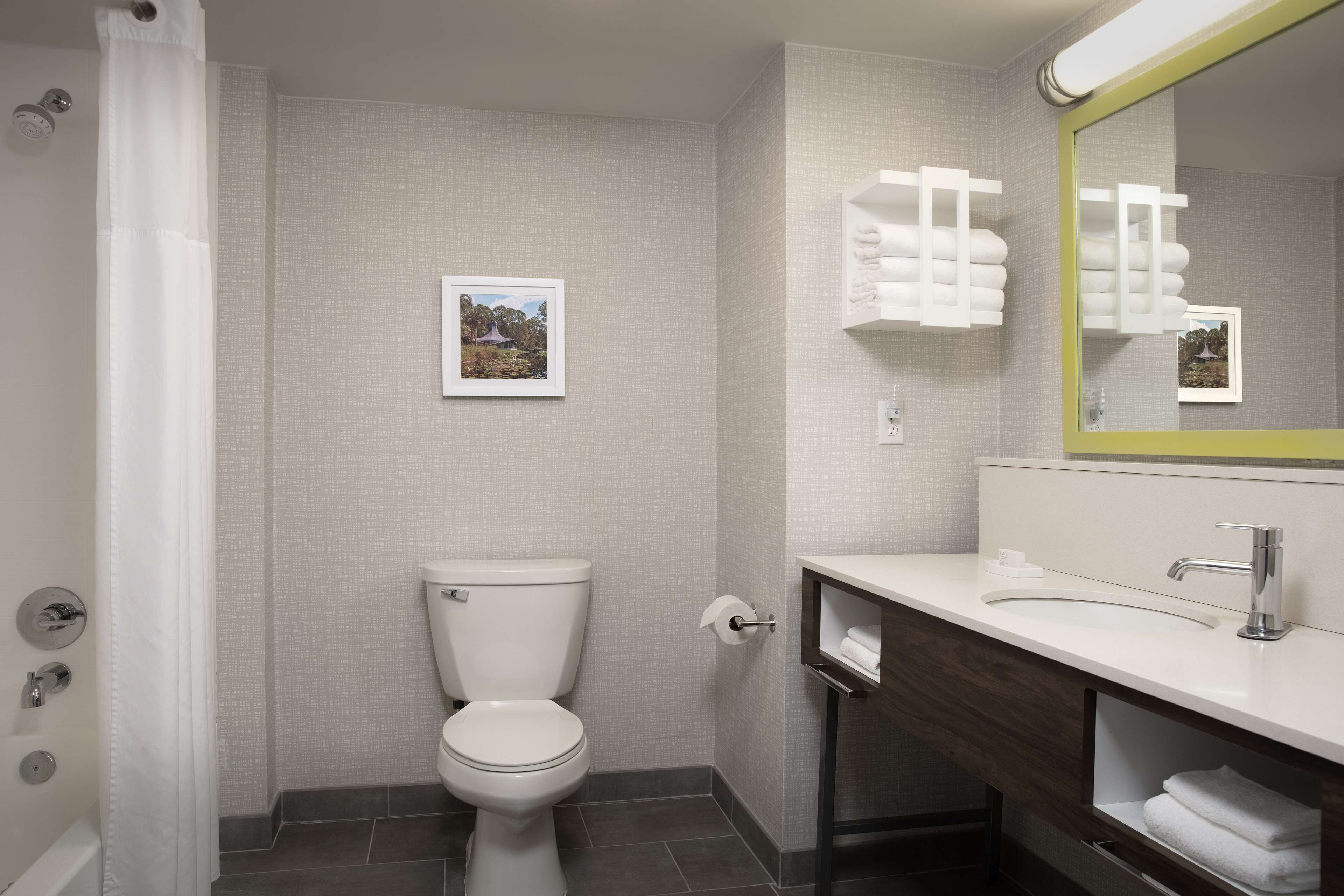 combined shower/bathtub, free toiletries, hair dryer, towels