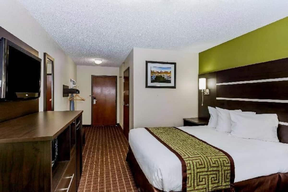 1 bedroom, desk, laptop workspace, blackout drapes