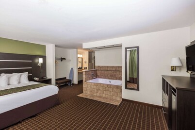 Baymont by Wyndham Louisville South I 65