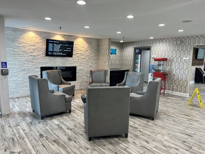 Clarion Pointe - Greensboro Coliseum Area