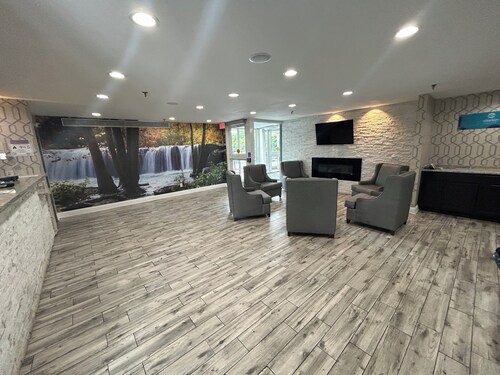 Clarion Pointe - Greensboro Coliseum Area