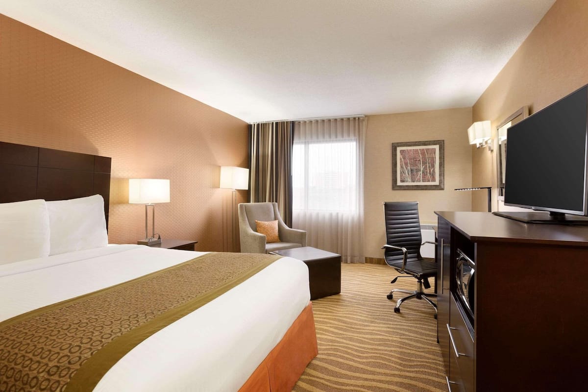 Pillowtop beds, desk, laptop workspace, blackout drapes