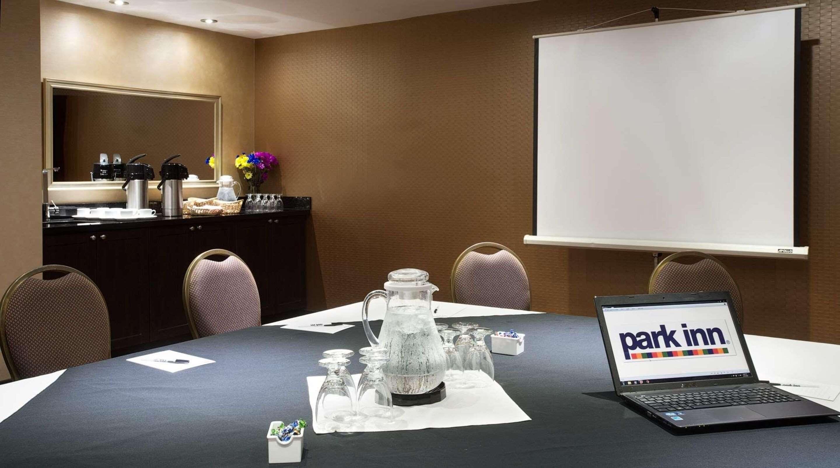 Photo - Park Inn By Radisson Toronto - Markham
