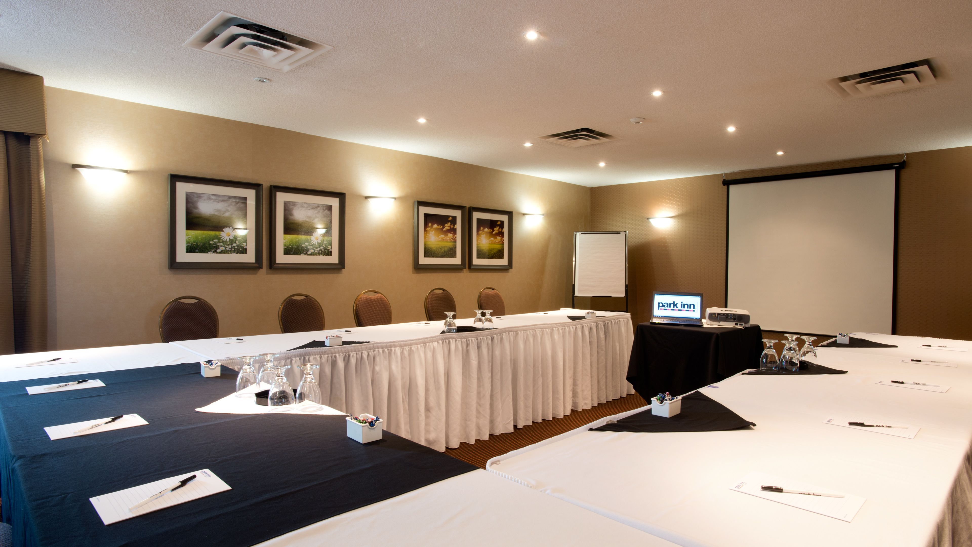Photo - Park Inn by Radisson Toronto-Markham
