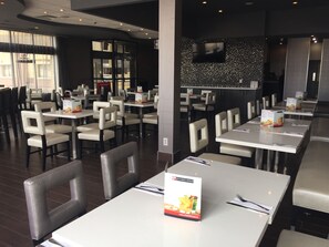 Der serveres morgenmad, frokost og aftensmad