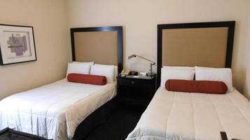 Doppia Deluxe, 2 letti matrimoniali | Biancheria da letto di alta qualità, una cassaforte in camera