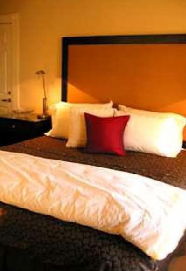 Premium bedding, in-room safe, individually furnished, desk