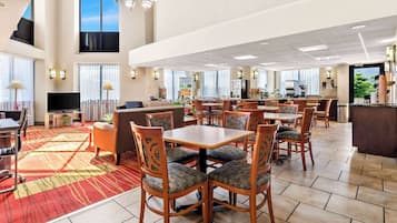 Desayuno completo incluido todos los días