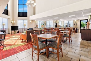 Desayuno completo incluido todos los días