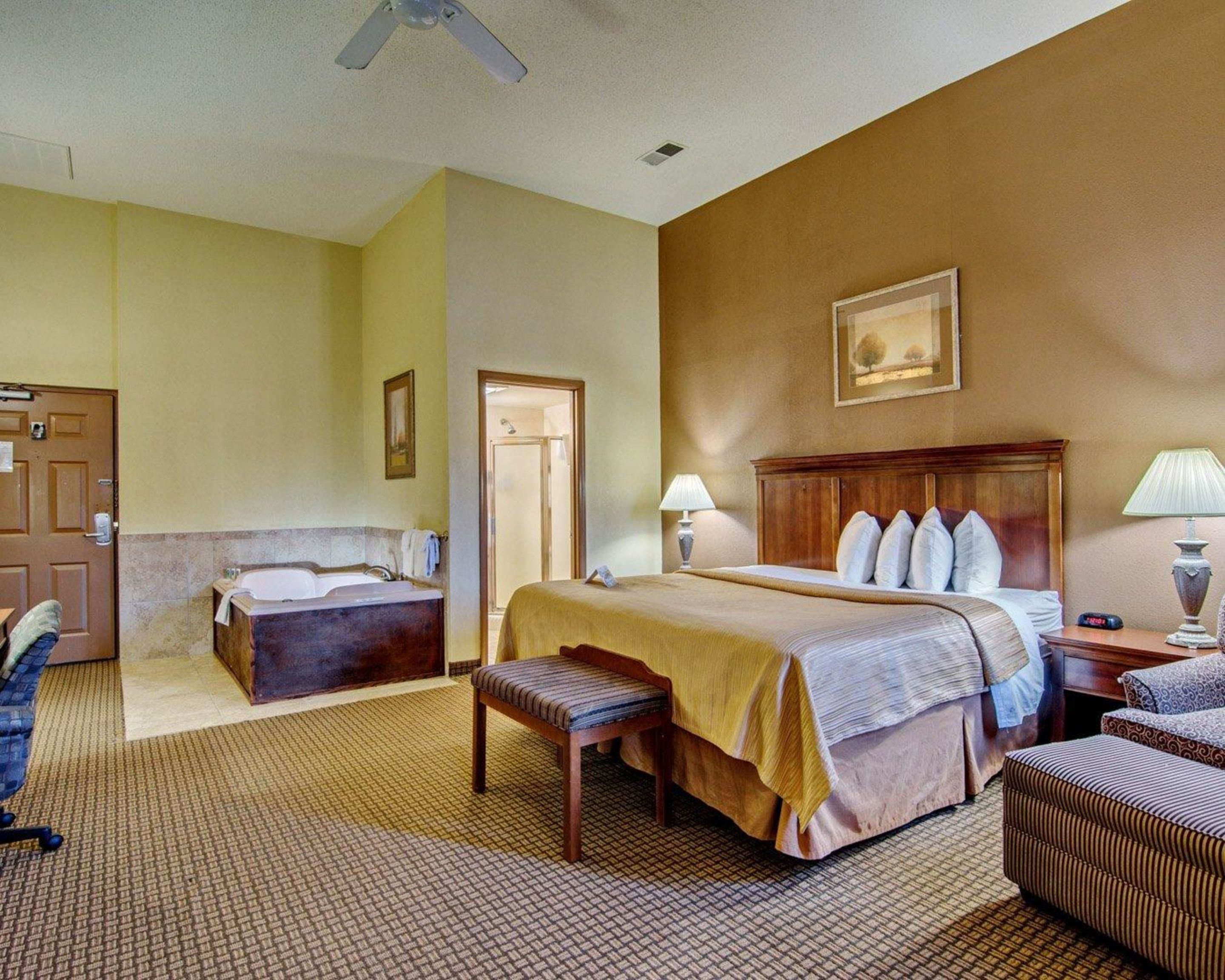 Desk, iron/ironing board, free WiFi, bed sheets