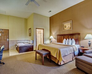 Escritorio, tabla de planchar con plancha, wifi gratis y ropa de cama