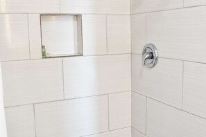 Premium bedding, individually decorated, individually furnished, desk - Rodeway Inn Swainsboro (Swainsboro)