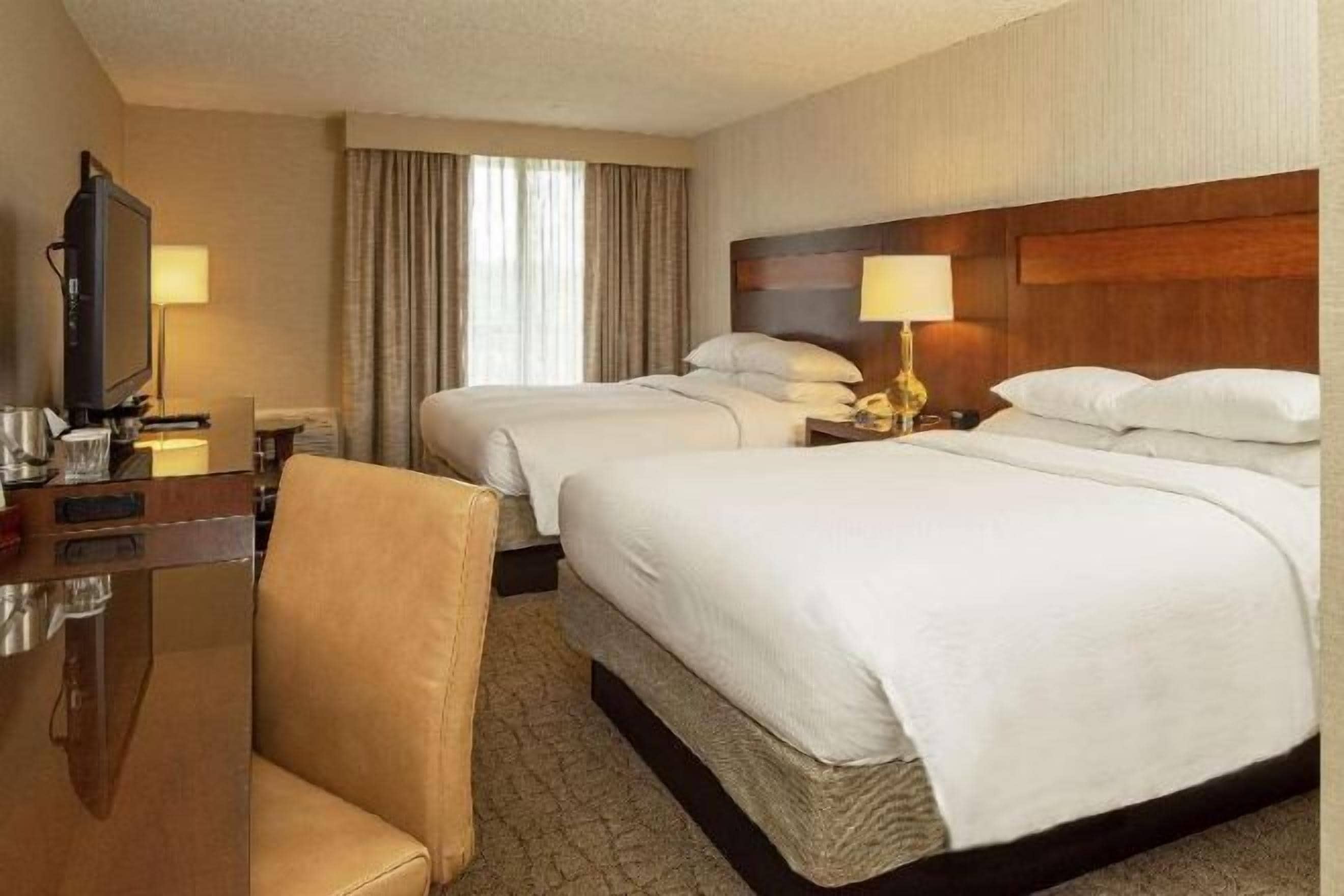 Premium bedding, in-room safe, iron/ironing board