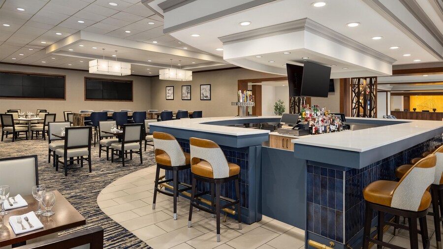 DoubleTree by Hilton Pittsburgh - Green Tree