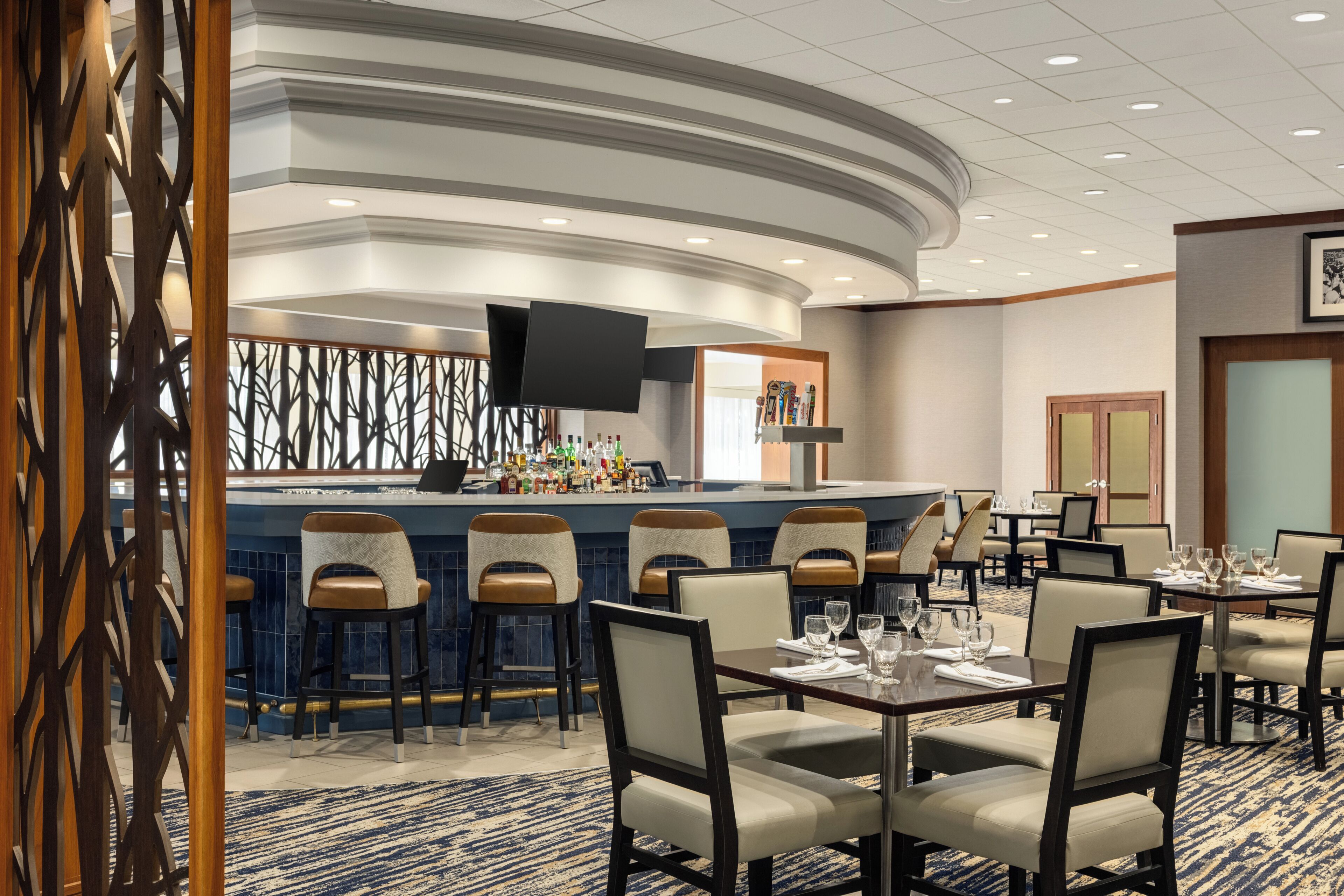 Photo - Doubletree by Hilton Pittsburgh — Green Tree
